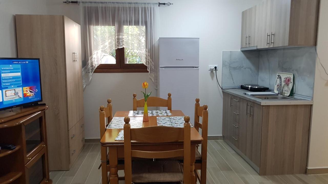 Fyllou Apartment Aszproválta Kültér fotó